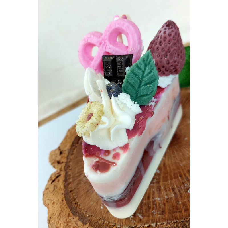 Bougie part de gâteau "Givrée de fruits rouges"